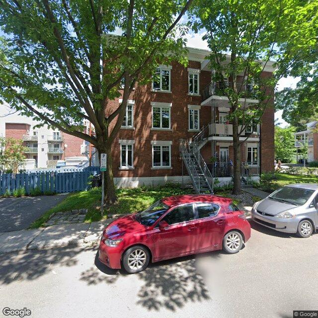 896 Av. De Bougainville
