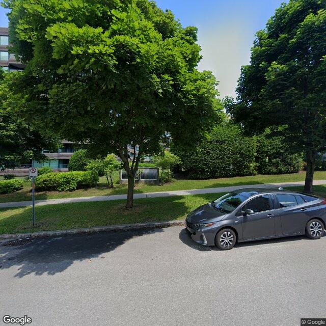 907 999 Rue Beauregard